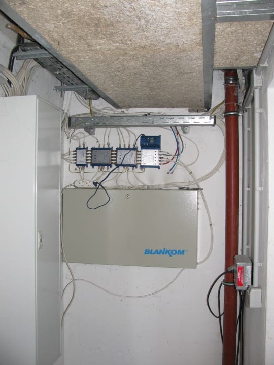 Keller - Gang - TV-Verteileranlage Fewo 2.5 Haus Arkonablick