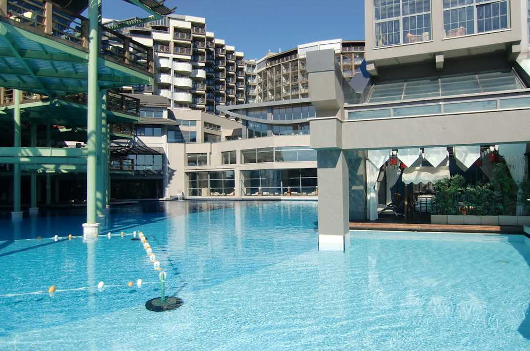 Teil der Poolanlage Limak Lara Deluxe Hotel & Resort