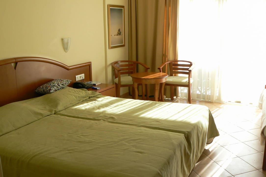 Doppelbett Hydramis Palace Beach Resort