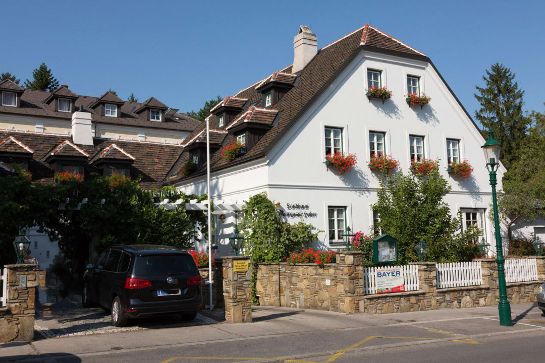 Hotel von der Straße aus Hotel Landhaus Fuhrgassl-Huber