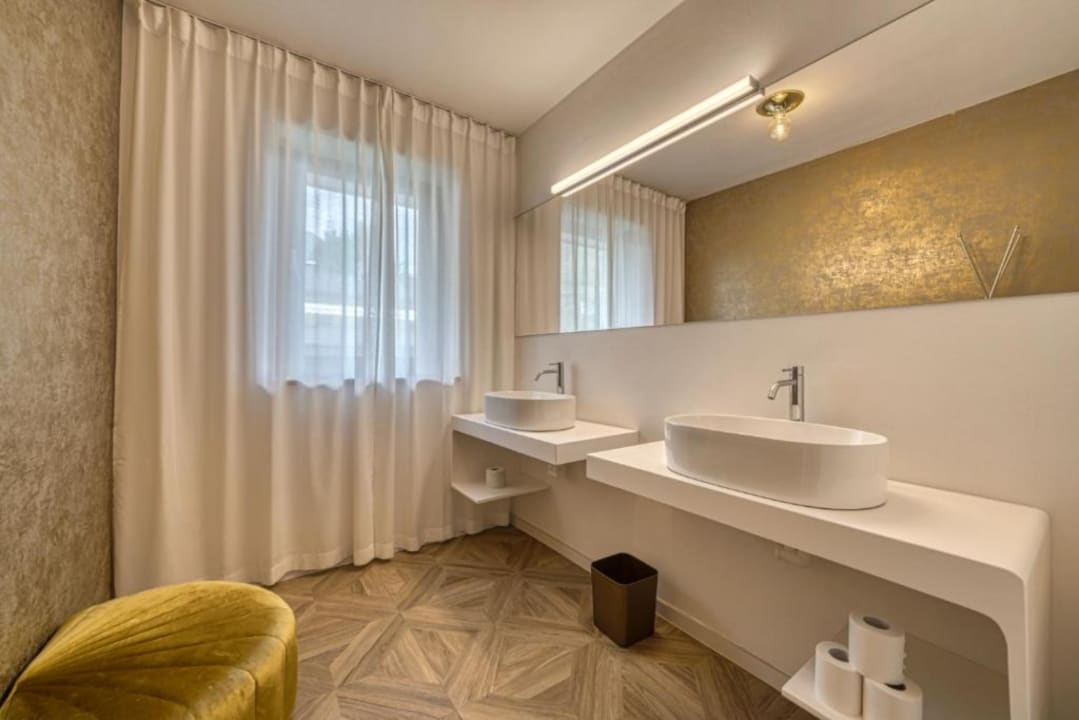 Zimmer goldfinger + suites