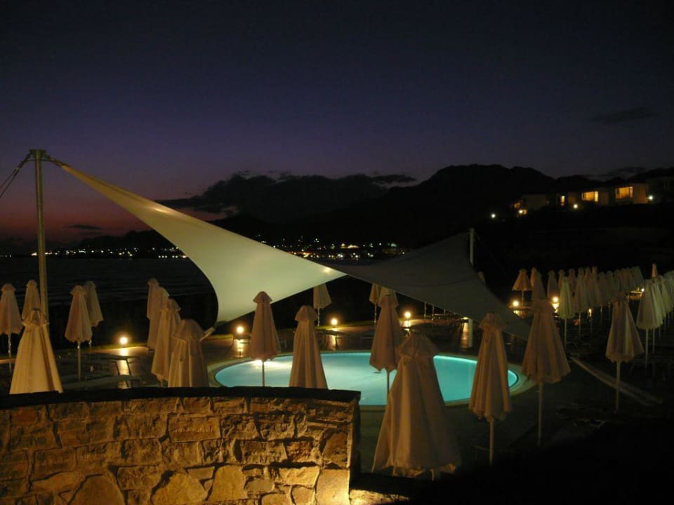 Pool bei Nacht Atlantica Mikri Poli Crete