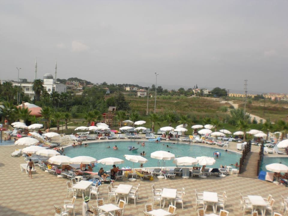 Hotel-Pool linke Seite FUN&SUN Smart Hane Sun Hotel