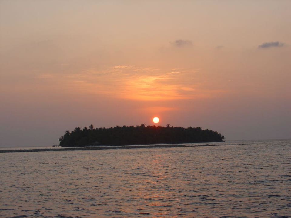 Sonnenuntergang Vilamendhoo Island Resort & Spa