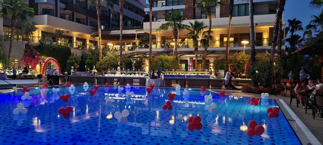 Pool Port Side Resort Hotel