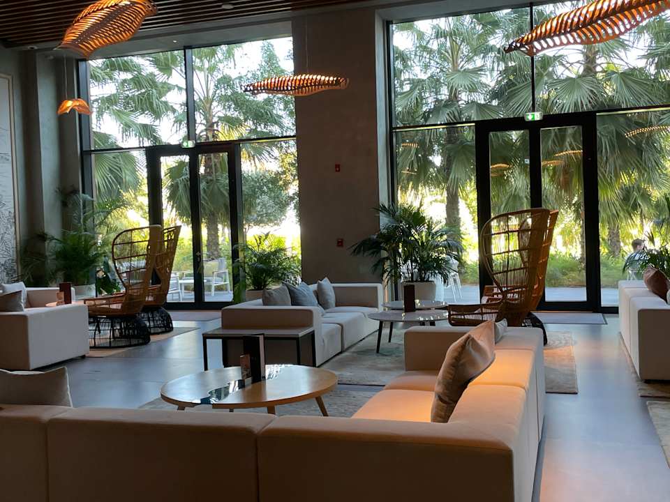 Lobby Mövenpick Resort Al Marjan Island