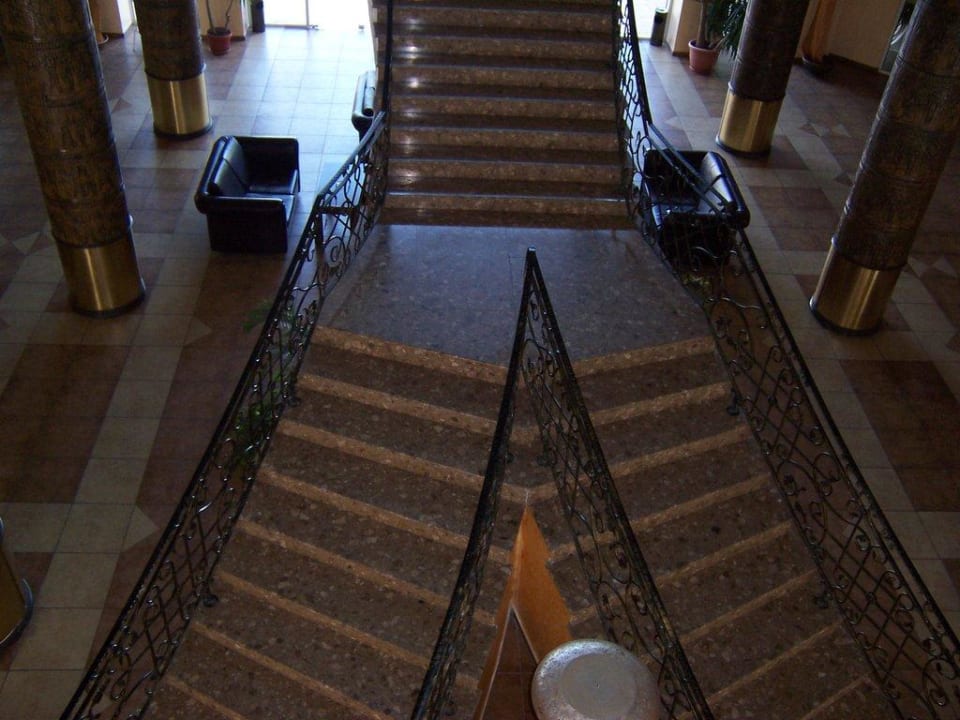 Gteilte Treppe zum 1. OG HI Hotels Imperial Resort