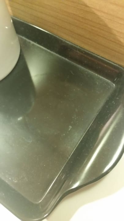 Wasserkranz/-flecken auf einem Plastikservice Mercure Hotel Stuttgart Airport Messe