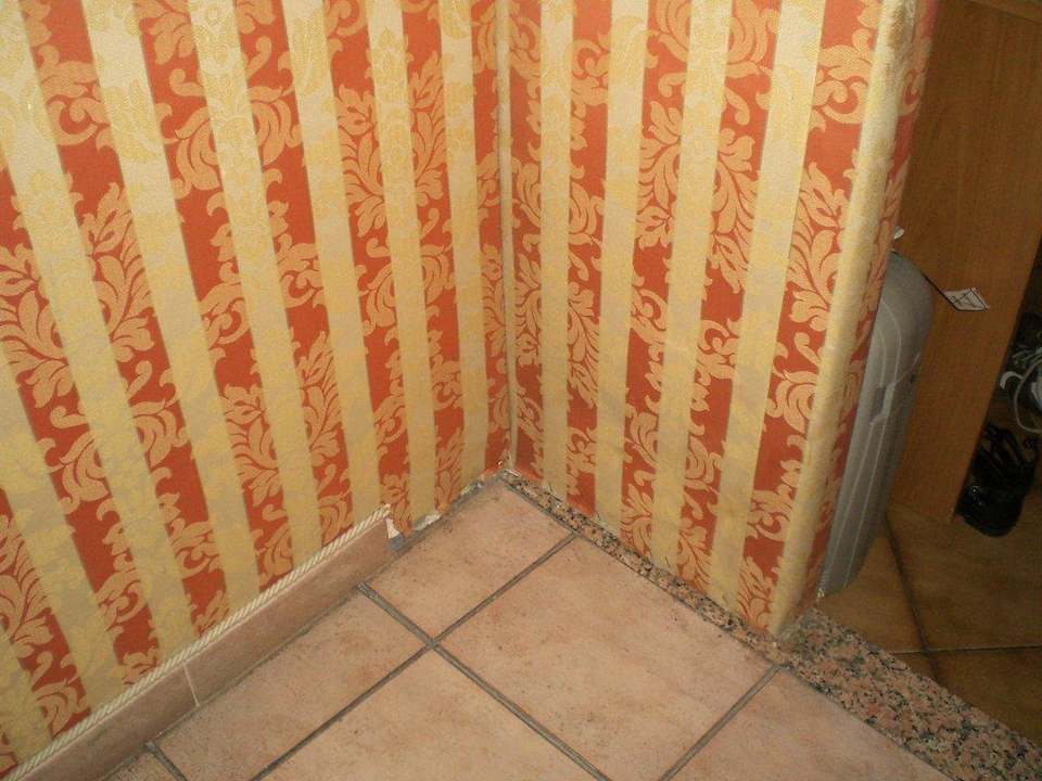 Defekte Scheuerleiste Hotel Quisisana