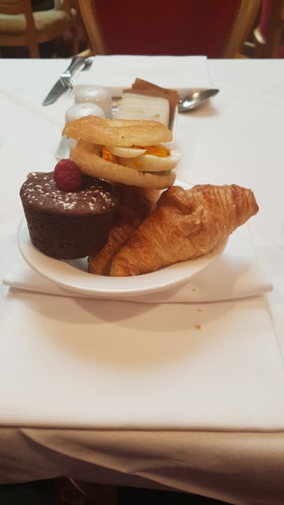 Gastro Golden Tower Hotel