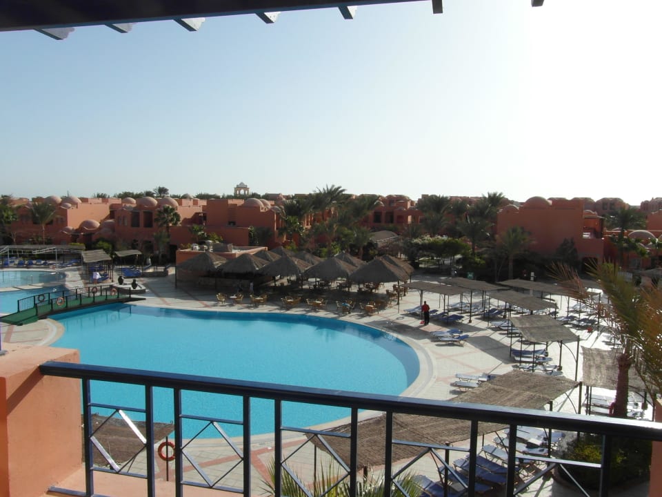 Familienzimmer - Ausblick auf den kleineren und ruhigeren Po Jaz Makadi Oasis Resort