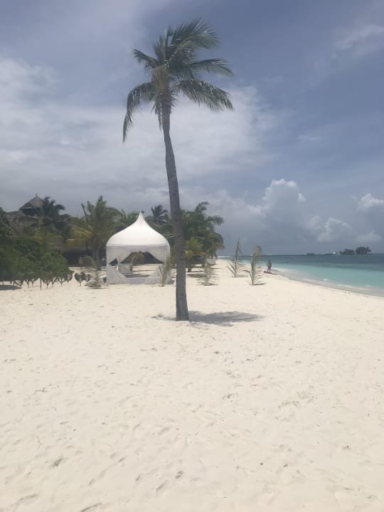 Strand Kuredu Island Resort & Spa