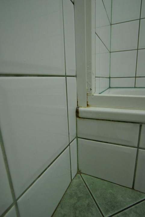 Verrostete Duschverkleidung Hunguest Hotel Millennium