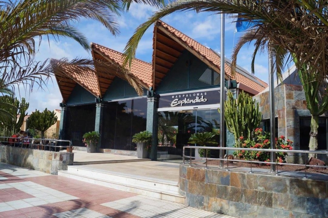 Haupteingang allsun Hotel Esplendido