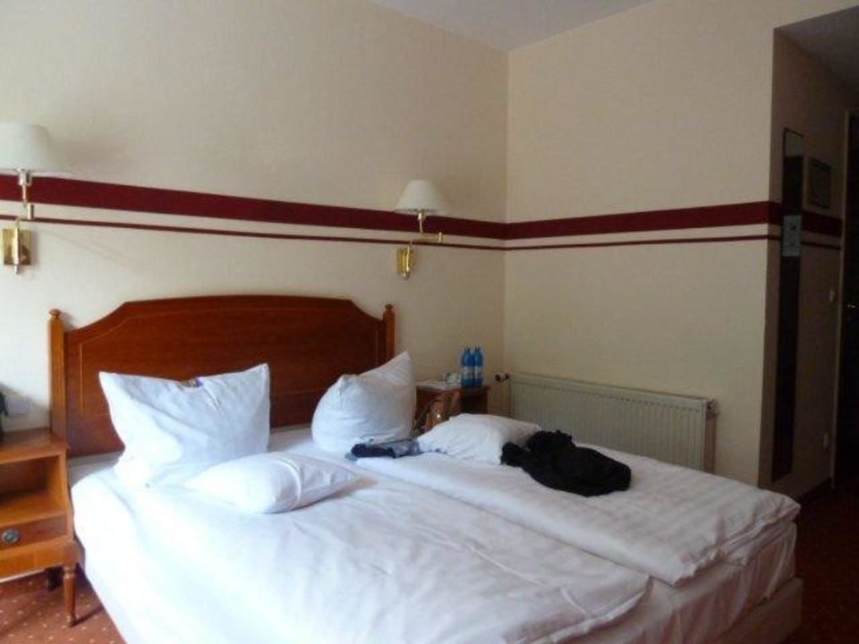 Zimmer 103: Blick auf die Betten Mercure Hotel Plaza Magdeburg