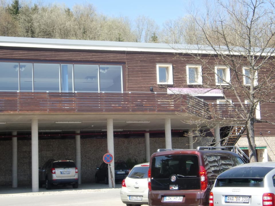 Sonnenterrasse am Schwimmbad AHORN Hotel Am Fichtelberg