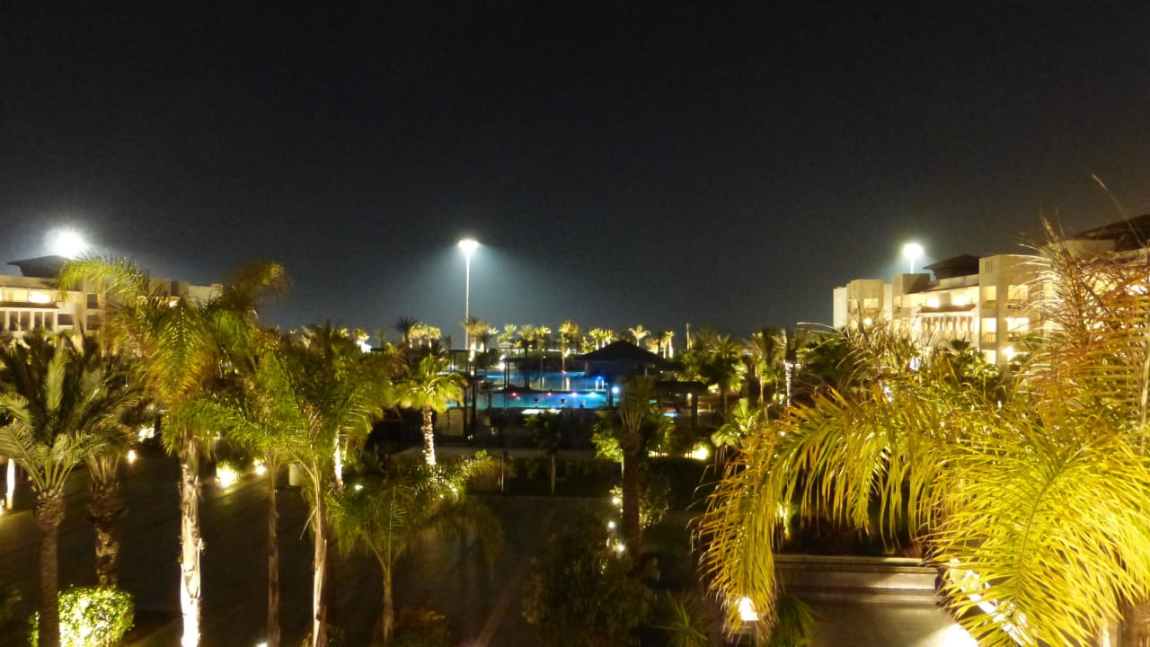 Gartenanlage mit Pool bei Nacht Hotel Riu Palace Tikida Agadir