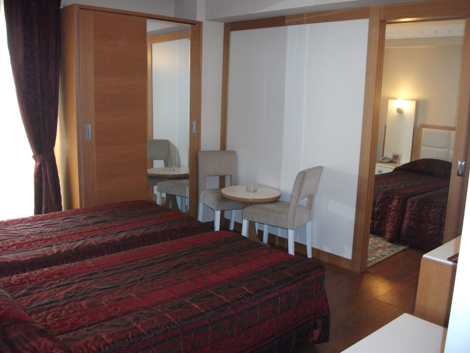 Family room with 4 bebs Hotel Baron