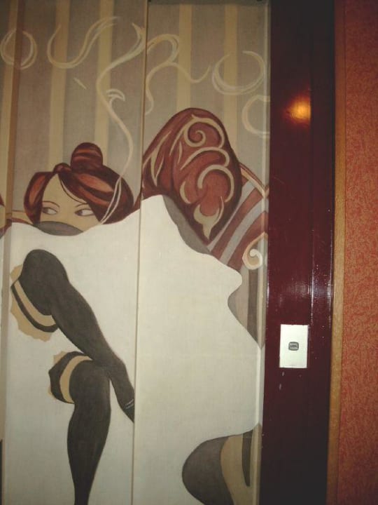 Aufzugtür Hotel des Arts Montmatre