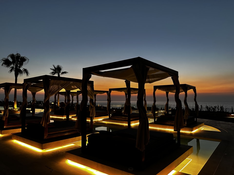 Pool The Royal Senses Resort, Curio Collection by Hilton