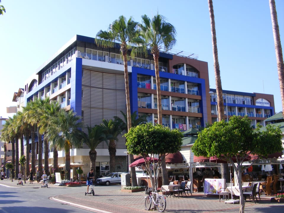 Das "Gardenia" von der Strasse aus Gardenia Hotel