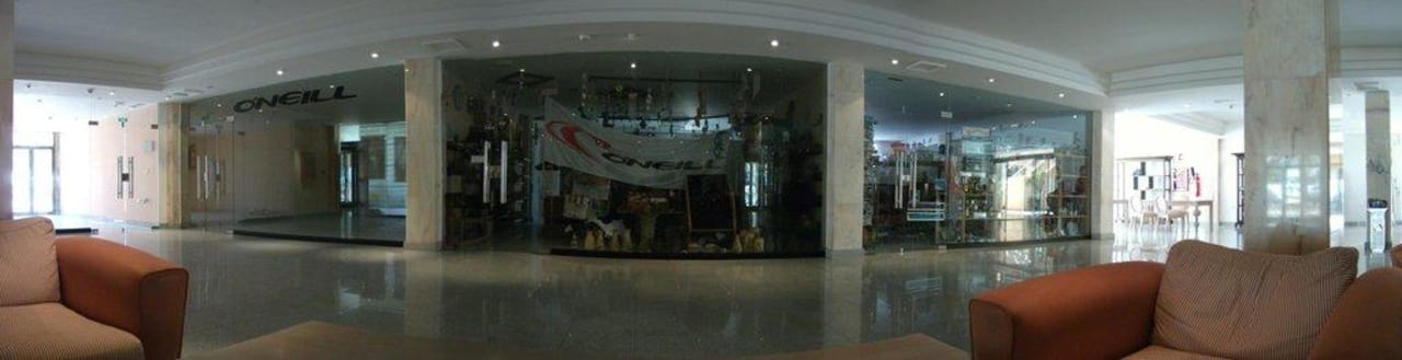 Geschäfte im Eingangsbereich SBH Hotel Taro Beach