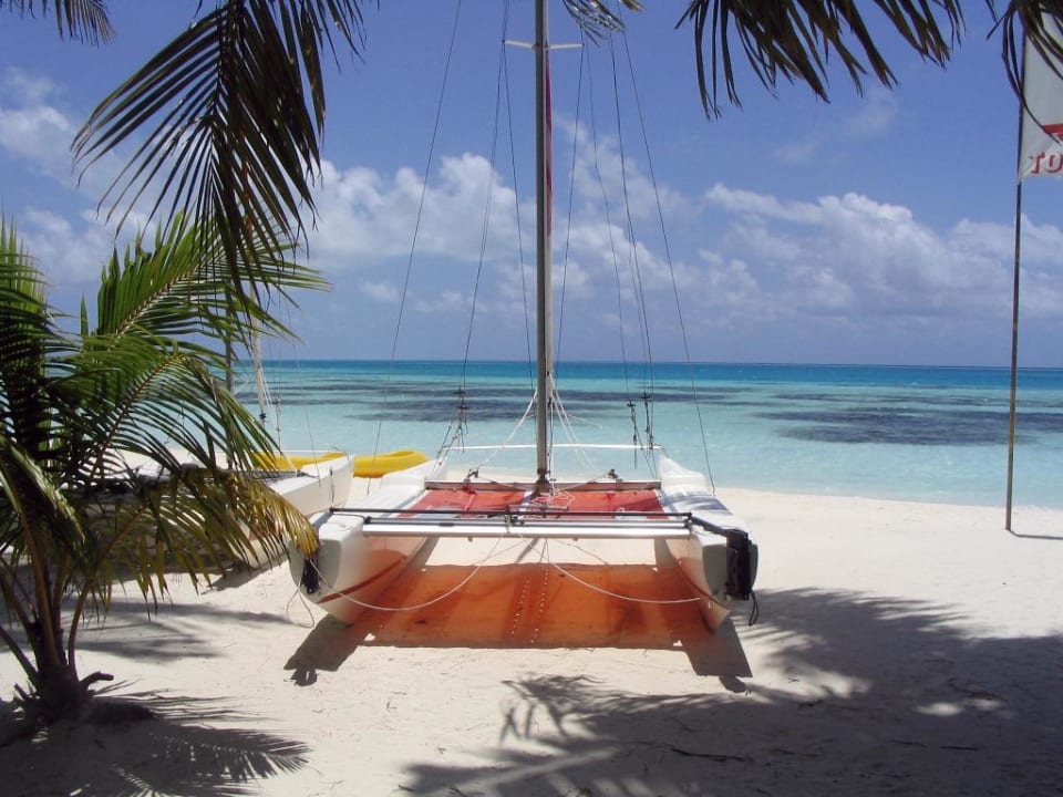 Malediven_Medhufushi_Strand_Wassersport Medhufushi Island Resort