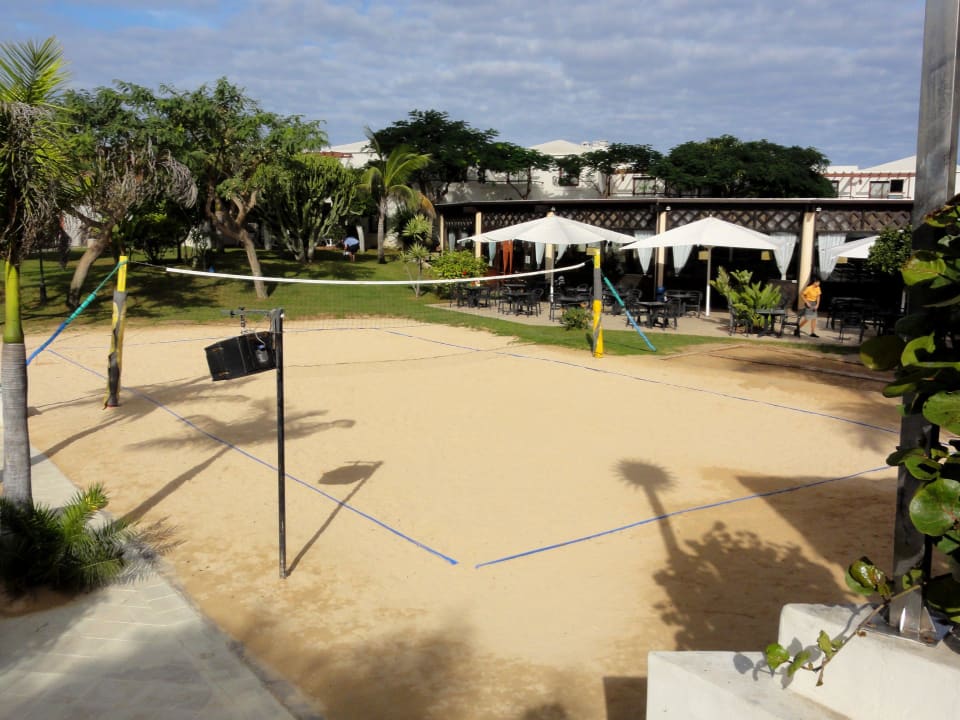 Beachvolleyball-Feld des Hotels Alua Suites Fuerteventura