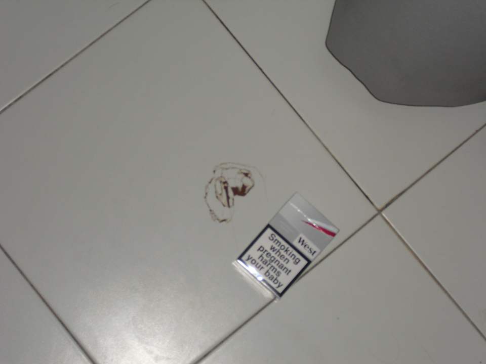 Kaputte Fliesen Hotel Rosa Beach