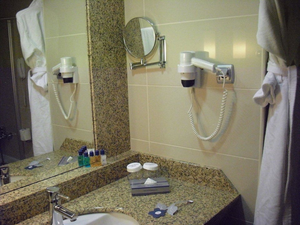 Badezimmer von Zimmer 1227 Royal Wings Hotel