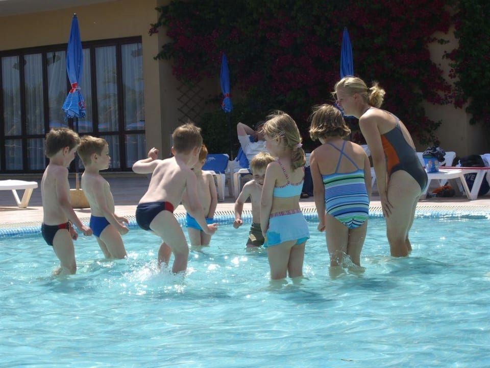 Kinderbetreuung im Pool allsun App.-Hotel Orient Beach