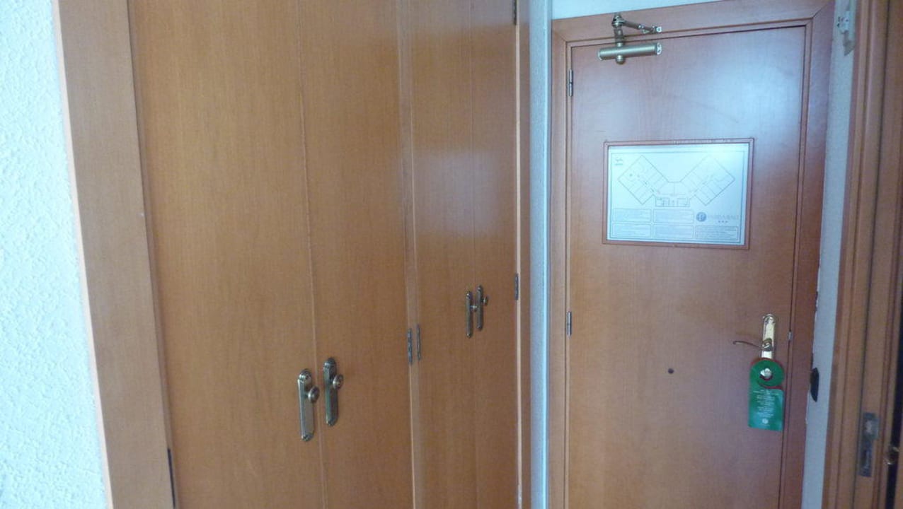 Schrank und Zimmertür Aubamar Bali