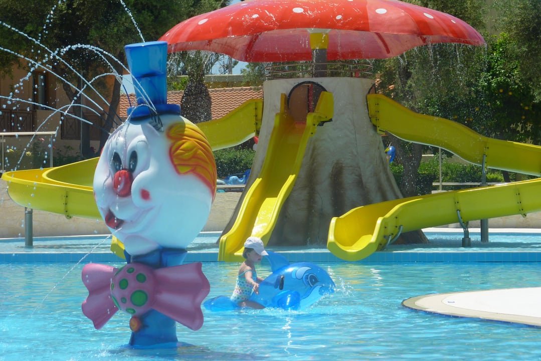 Basen dla dzieci ze zjeżdżalniami Sirios Village Hotel & Bungalows