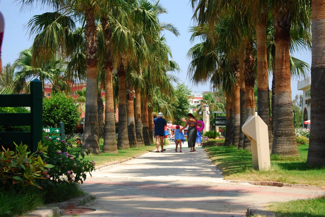 Gartenwege MC Beach Park Resort Hotel