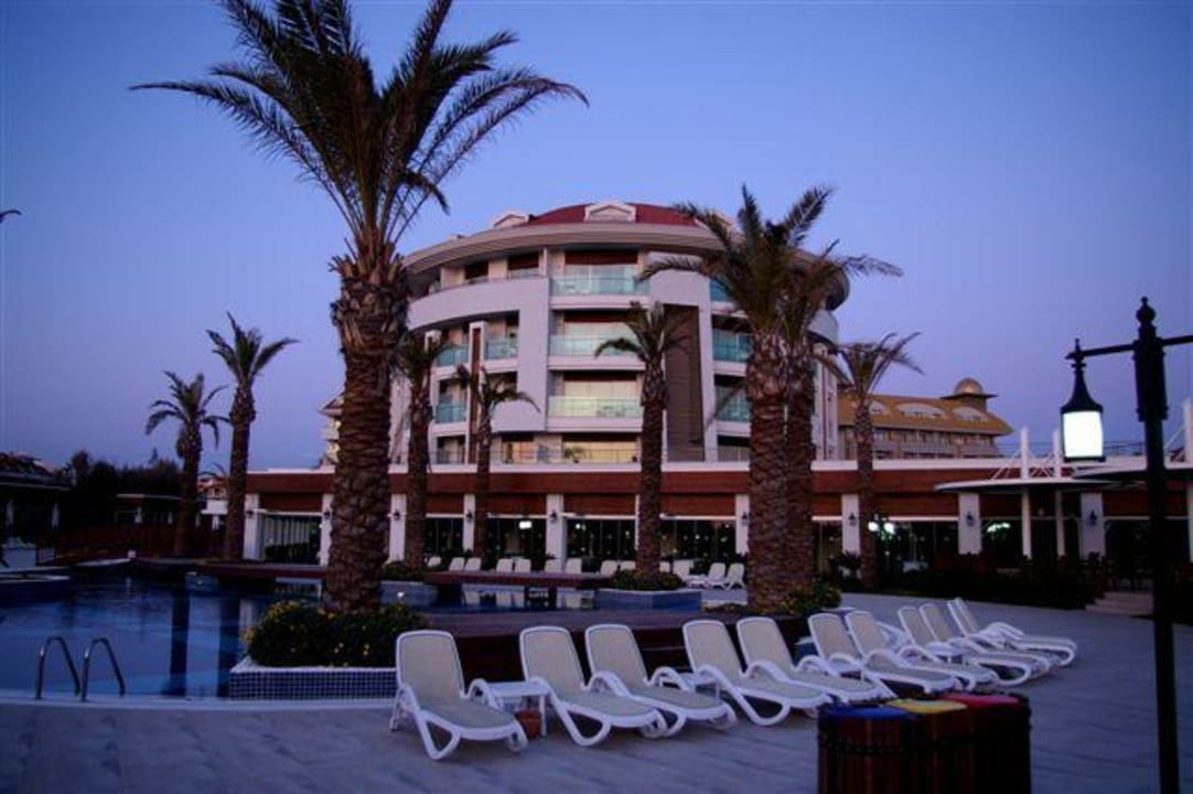 Abendstimmung am Pool Sunis Evren Beach Resort Hotel & Spa