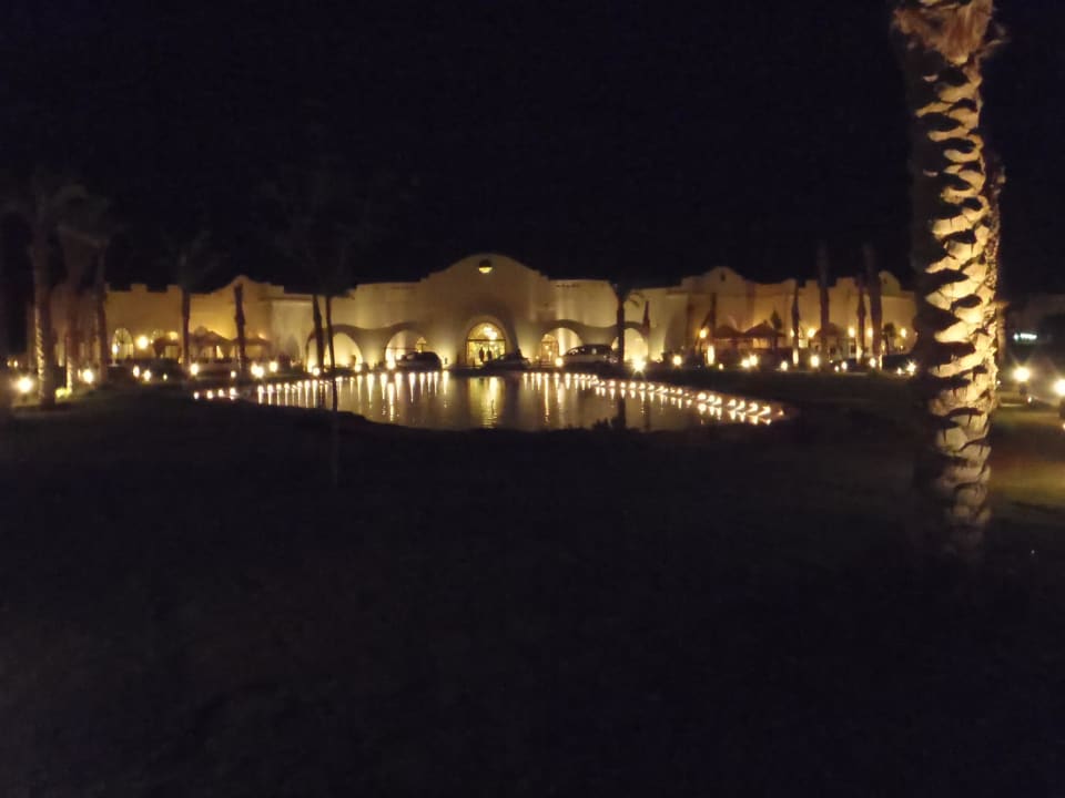 Von aussen Hilton Marsa Alam Nubian Resort