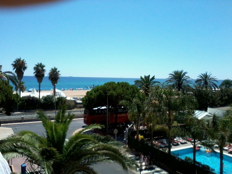 Vom Balkon aus links Hotel Sorra Daurada Splash