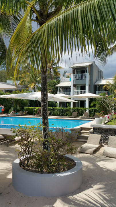 Pool und Unterkunft Mont Choisy Beach Resort