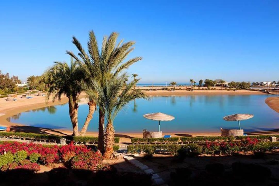 Zimmerausblick auf Lagune & Meer Mövenpick Resort & Spa El Gouna