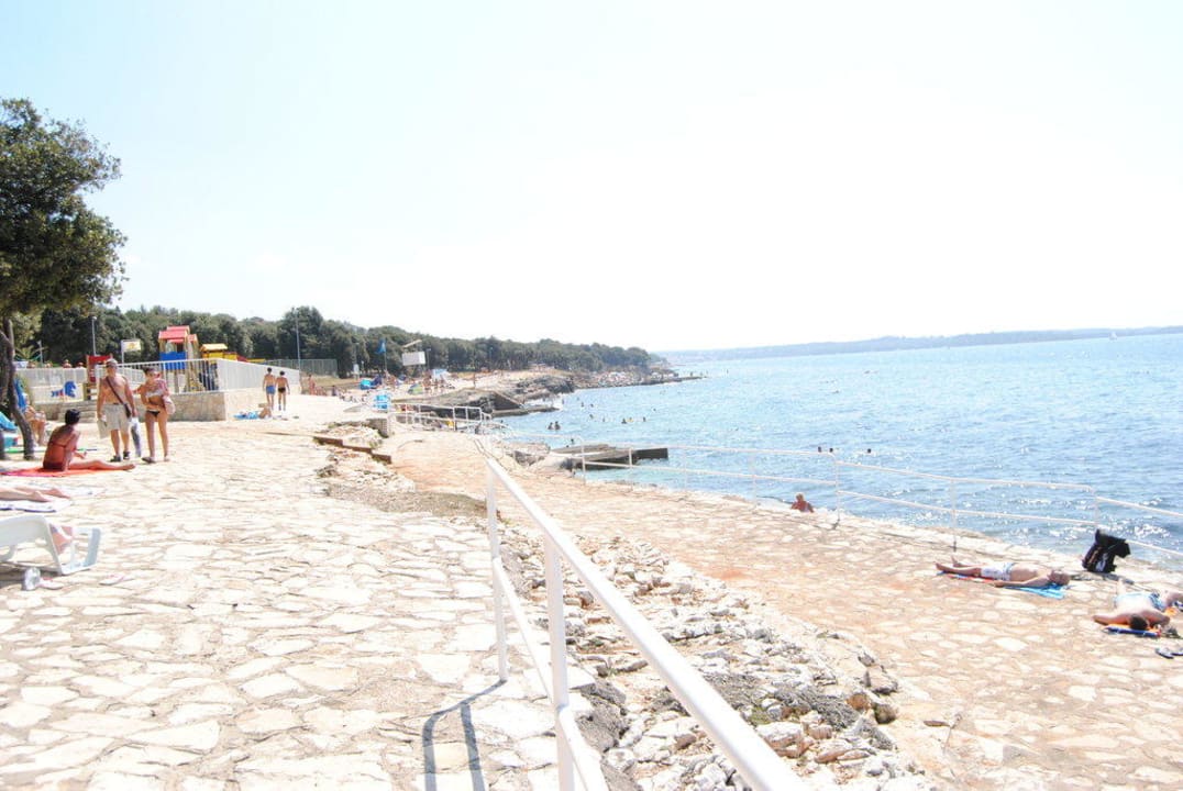 Liegefläche am Wasser Sunset Lanterna Apartments