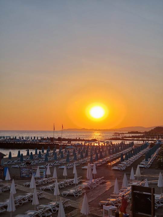 Strand Azura Deluxe Resort & Spa Hotel