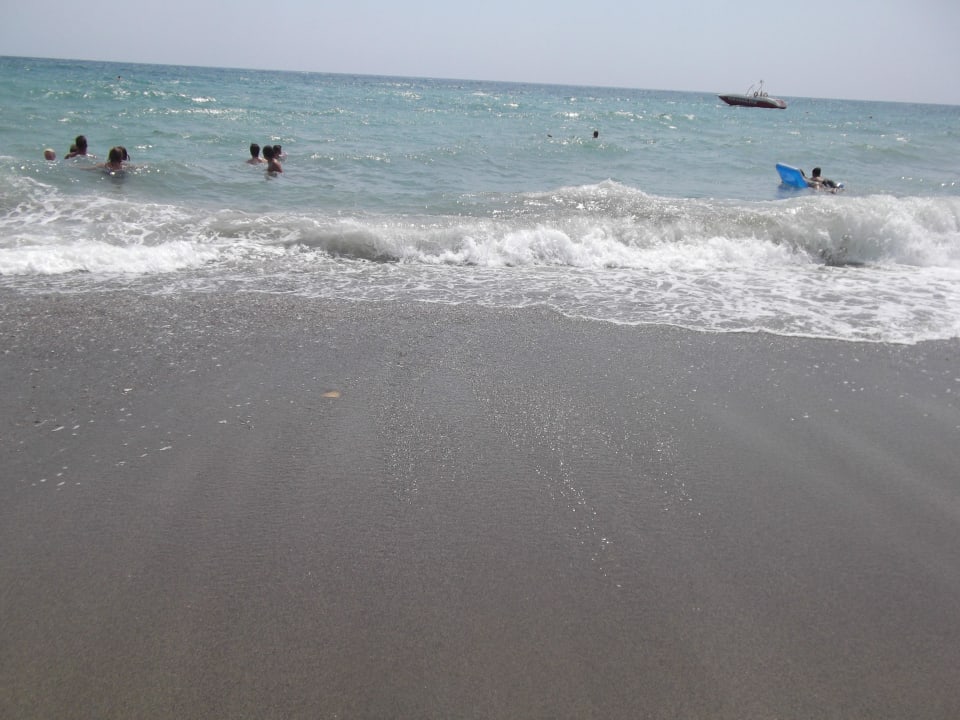 Am Strand Club Turtas Beach Hotel