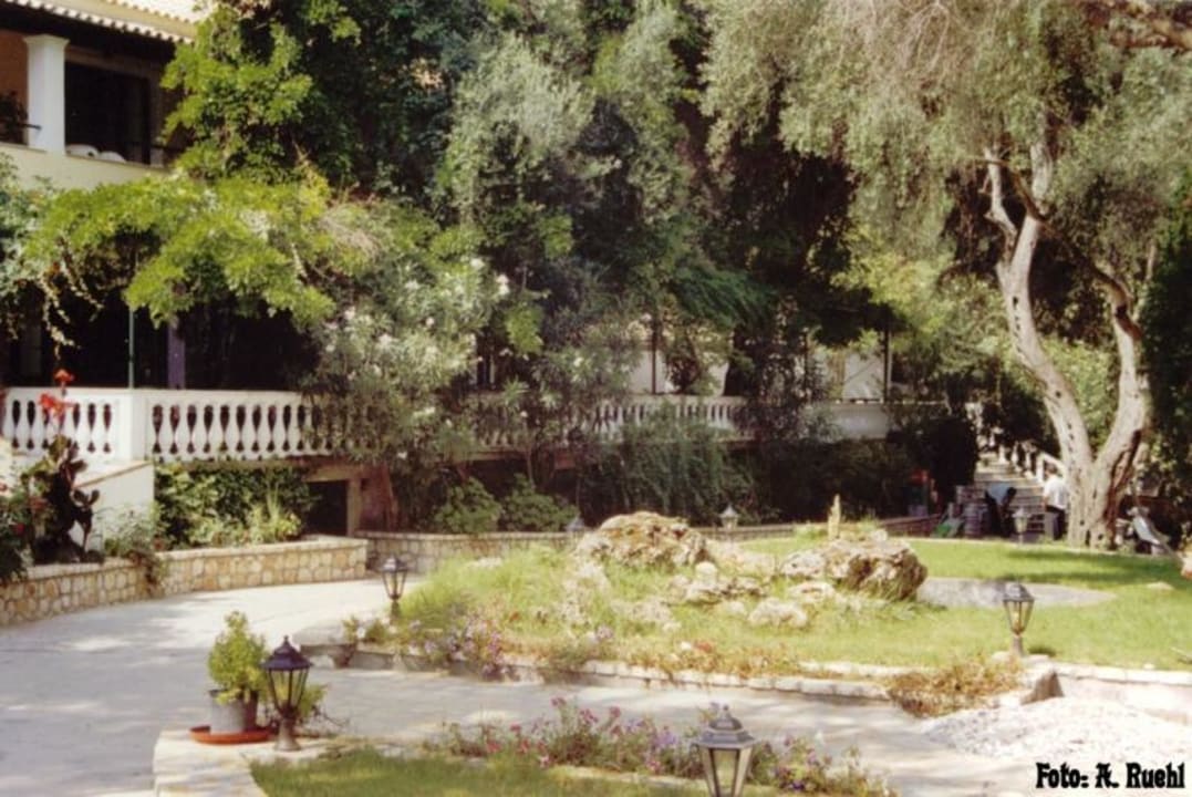 Hotel Liapades Beach Innenhof Hotel & Apartments Liapades Beach