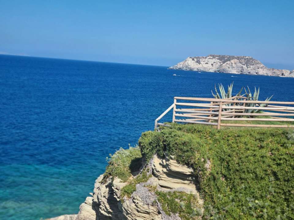 Außenansicht Out Of The Blue Resort & Spa