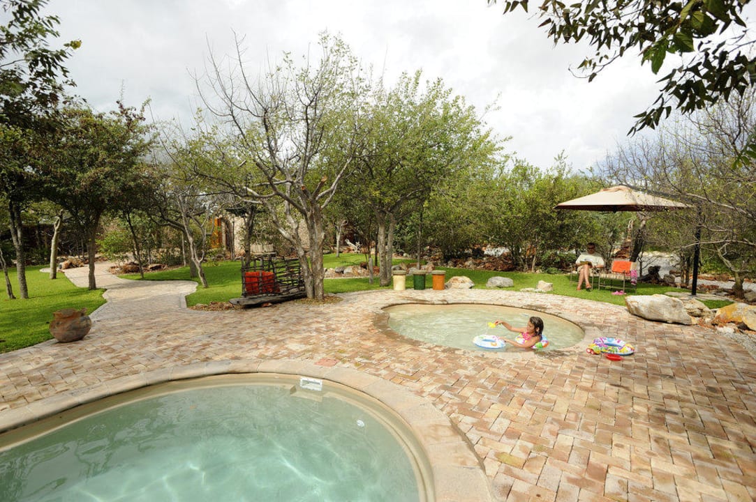 2 Pools & Kinderpool Etosha Village