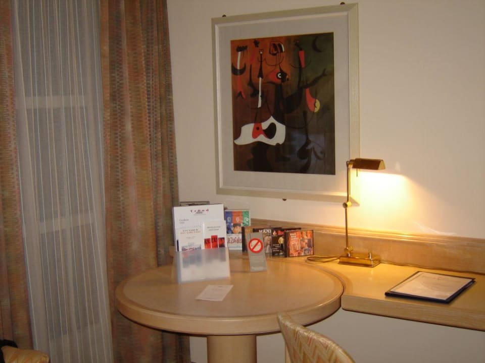 Teil des Arbeitstisches Hotel Thessoni Classic Zürich