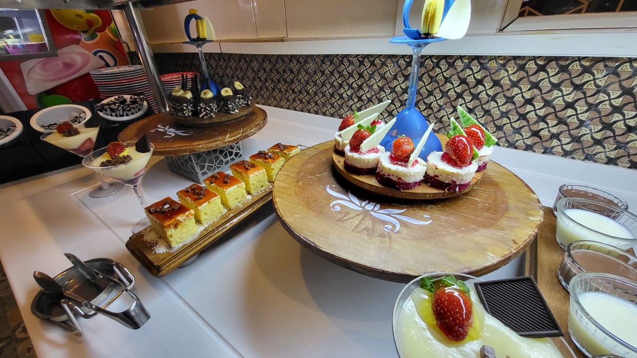 Gastro Royal Taj Mahal Hotel