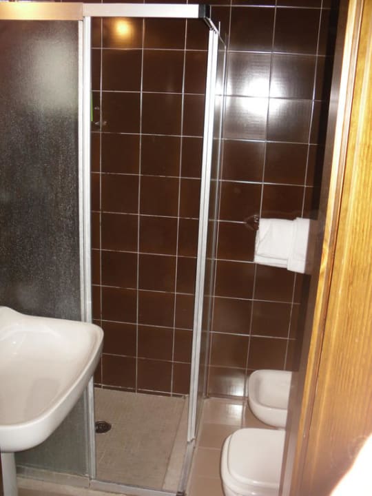 Dusche, WC im Hotel (DZ) Belvedere