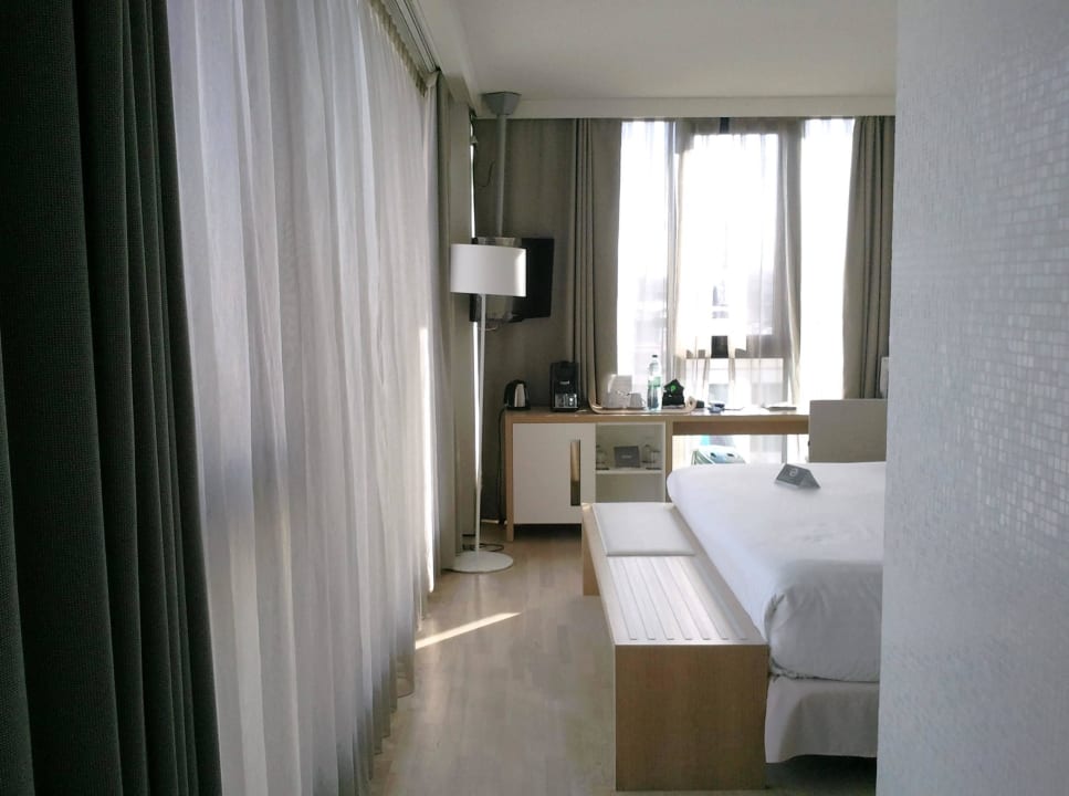 Deluxe-Eckzimmer im 9. Stock Barceló Hamburg