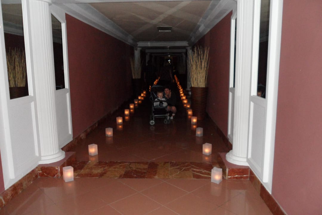 Weg zum Restaurant/ Speisesaal allsun App.-Hotel Barlovento